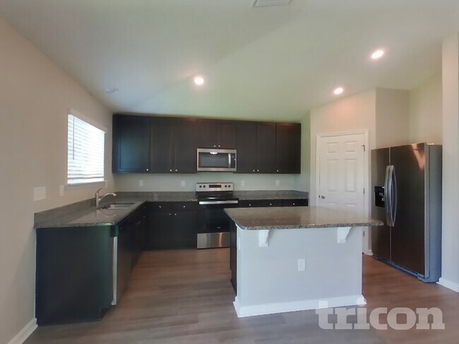 Foto del edificio - 8304 Fouraker Forest Rd