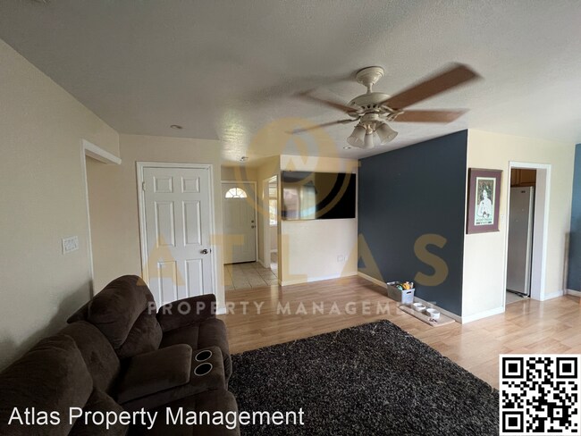 Foto del edificio - 3 br, 1 bath House - 3306 Macleod St