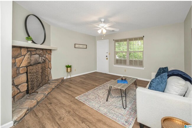 Foto del edificio - 1210 Patton Creek Ln