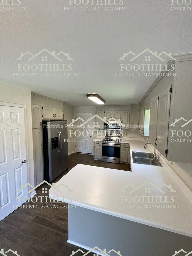 Foto del edificio - 3109 Pinehurst Ln