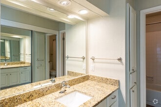 2 BR, 2 BA 1120 SF - Oakhampton Place