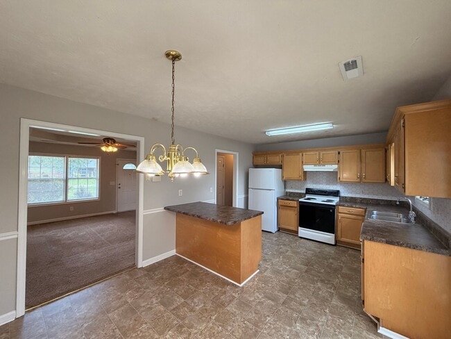 Building Photo - Available Now - 3BR 2BA Home in Smyrna **All one level** $300 Off First Month's Rent!