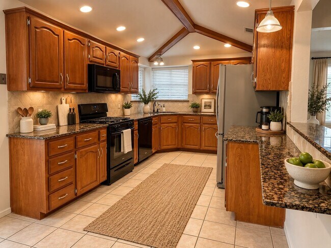 Building Photo - 520 Sumac Pl