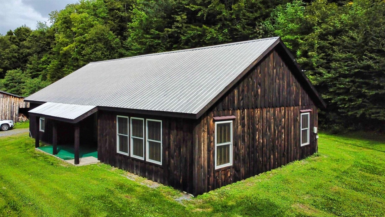 Primary Photo - 2070 Harper Rd