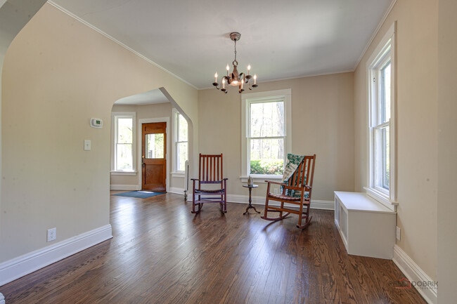 Building Photo - 544 Ravine Ave