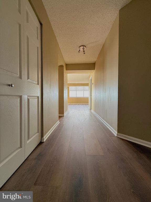 Foto del edificio - 10101 Grosvenor Pl