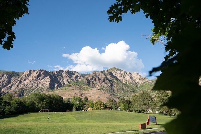 Mountain Views - 1481 12th St
