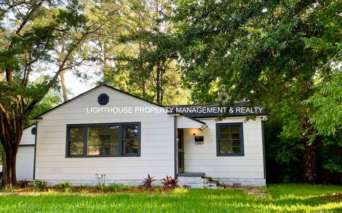Primary Photo - Renovated 2 Bed/2 Bath Home! Fantastic Loc...