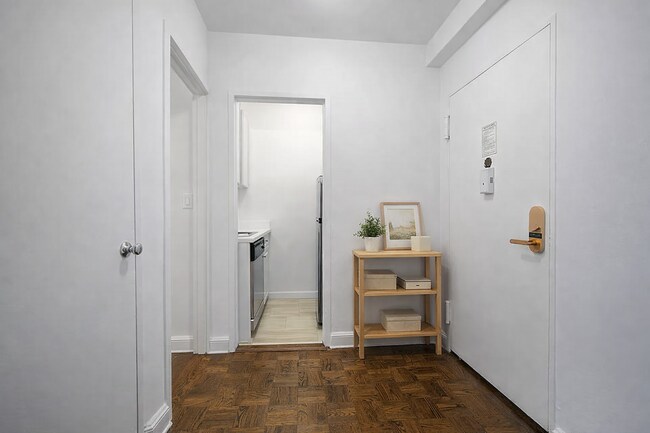 Foto del edificio - 337 E 41st St