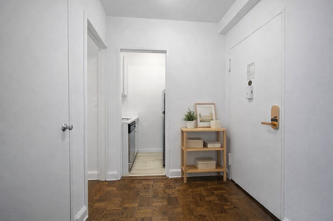 Building Photo - 337 E 41st St