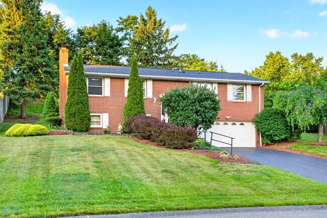 Foto del edificio - 436 Sharon Rd