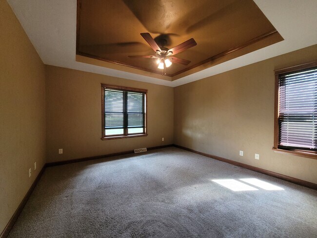 Building Photo - 3504 N Erin Dr