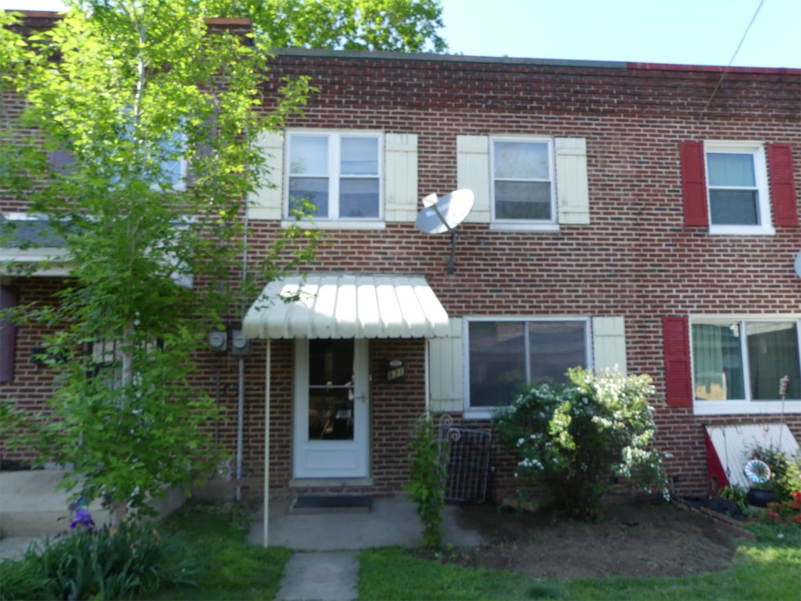 Primary Photo - 831 E Marion St