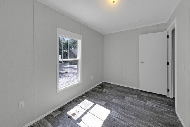 Building Photo - 3 Bedroom/ 2 Bath Home in DeFuniak Springs