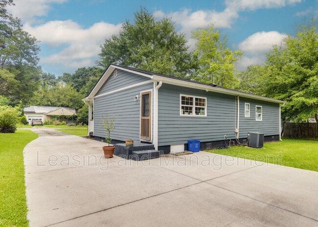 Building Photo - 62 Anita Dr