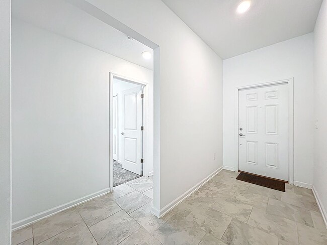 Building Photo - 4/2 Groveland Home with Solar Panels