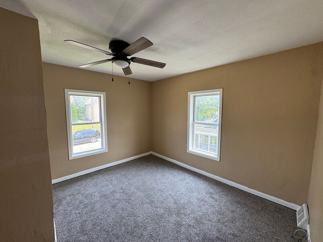 Building Photo - Charming 2-Story Home in Moline!