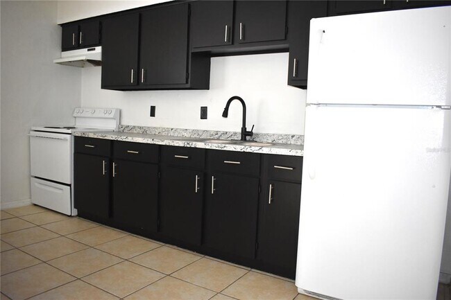 Foto del edificio - 912 Pine Ave