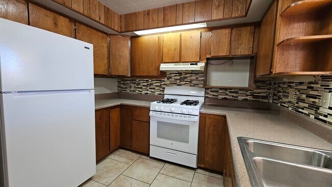 Foto del edificio - Three Bed/1 Bath with garage