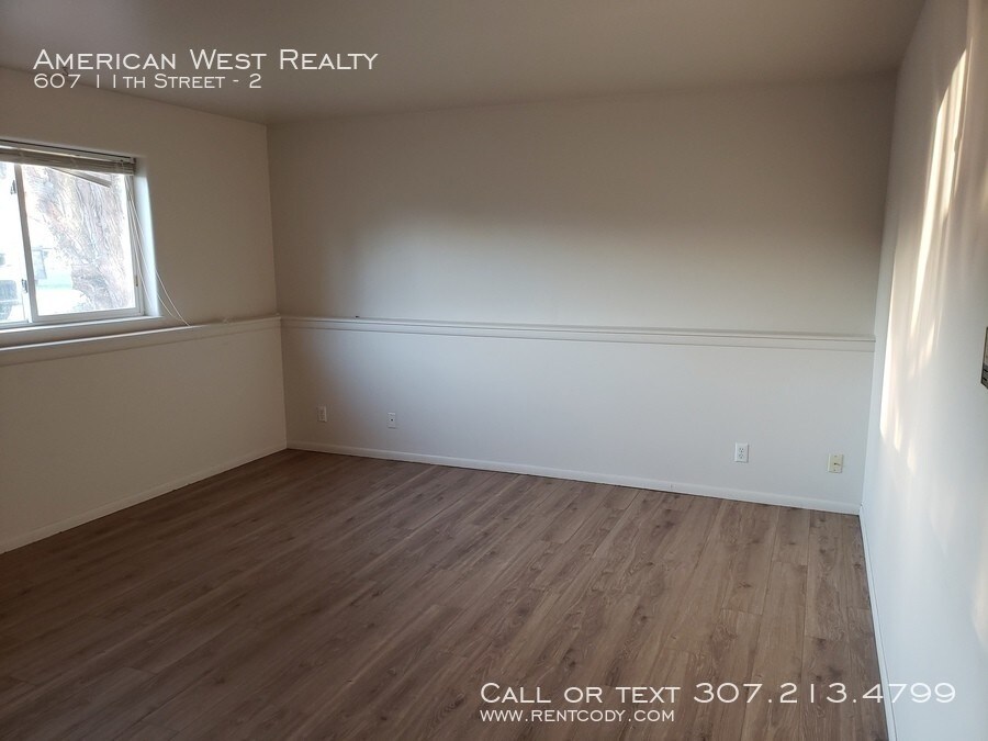 Primary Photo - Nice downstairs apartment