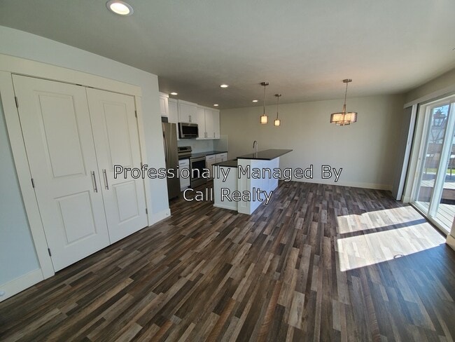 Building Photo - 823 Johnson Ct