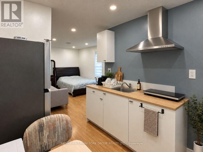 Building Photo - 22 Thorne Ln