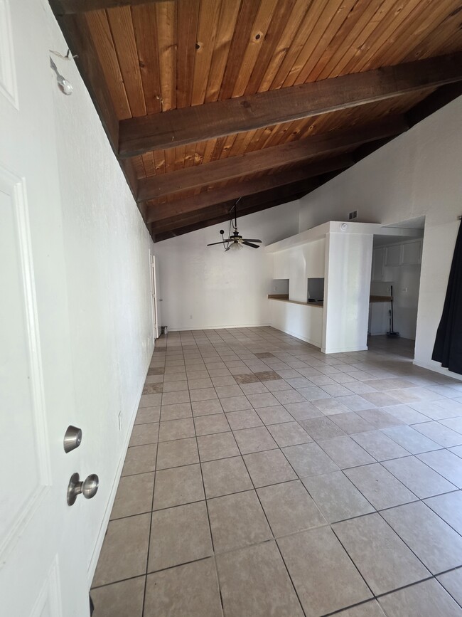 Foto del edificio - 7124 Kelley Dr
