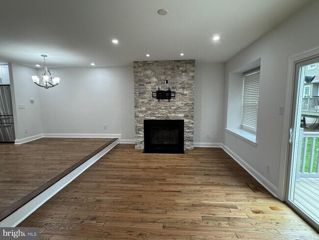 Foto del edificio - 4002 Franklin Ct