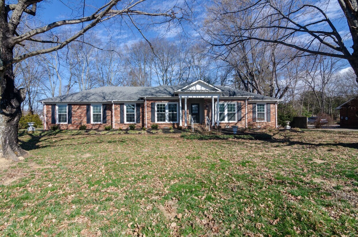 Primary Photo - 104 Poteat Pl