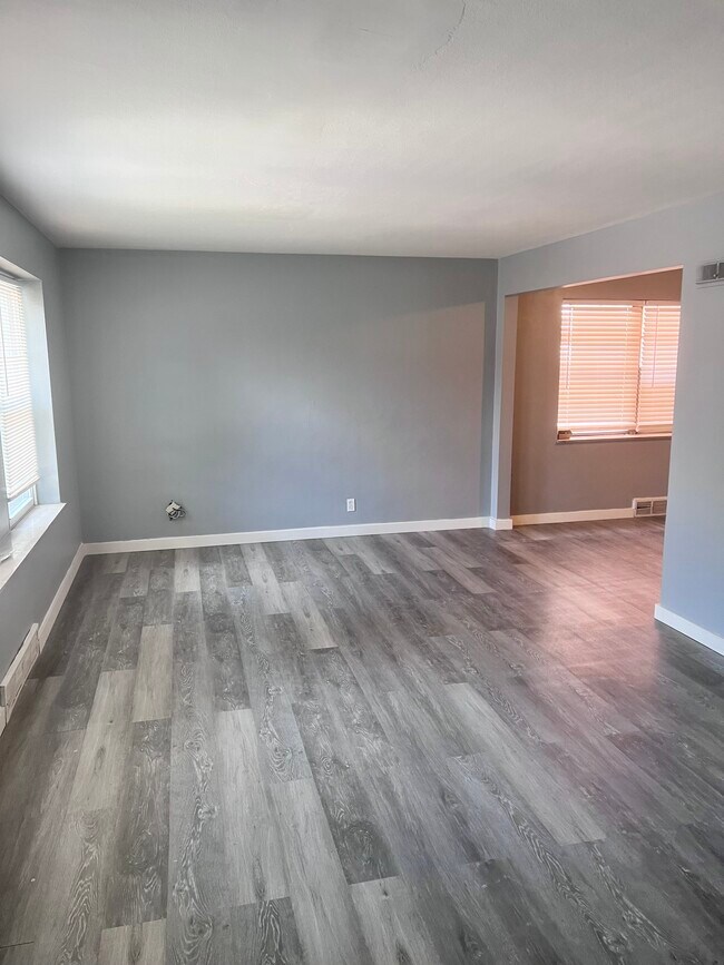 Building Photo - 7020 Dartmouth Ave
