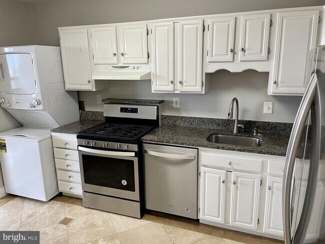 Building Photo - 3701 S George Mason Dr