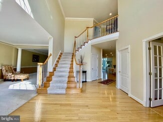 Building Photo - 513 Doral Cir