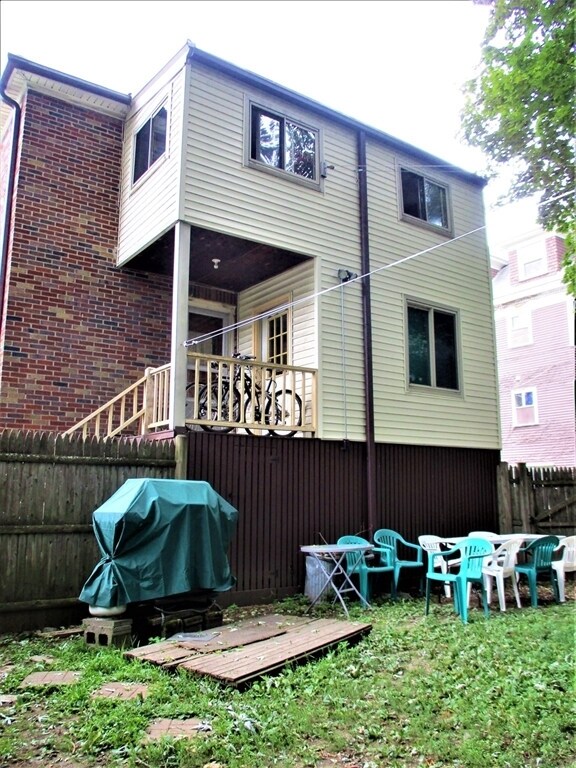 Building Photo - 27 Ridgemont St