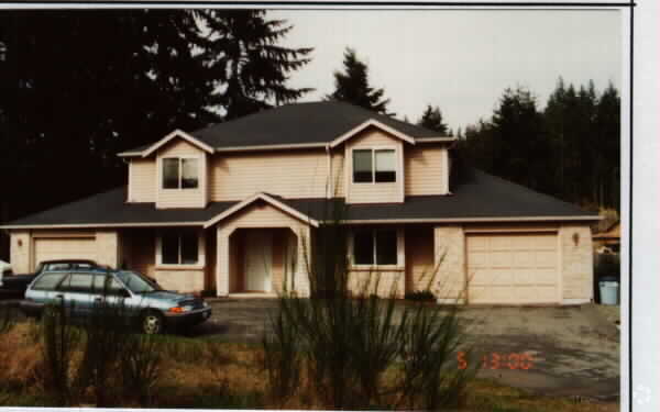 Building Photo - 12003-12005 E 112th Ave