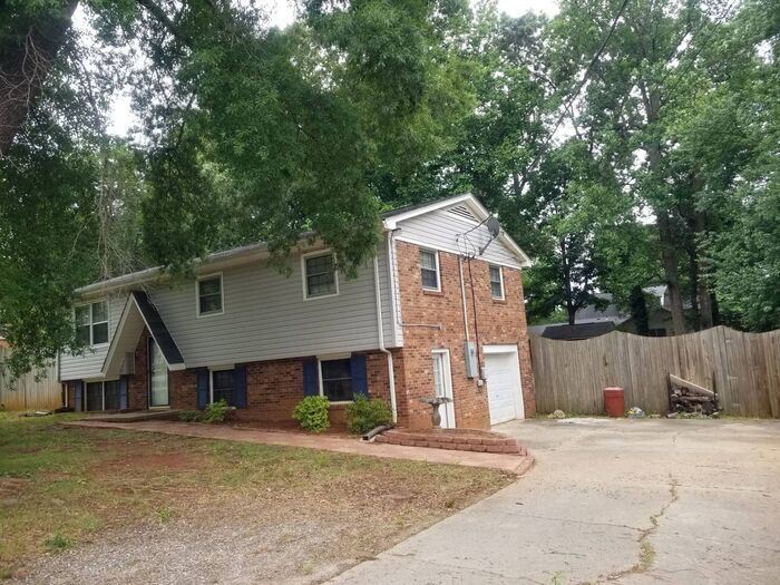 Primary Photo - 3 BR / 1 BA Available for Rent!