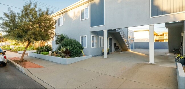 Building Photo - 404 Illinois St