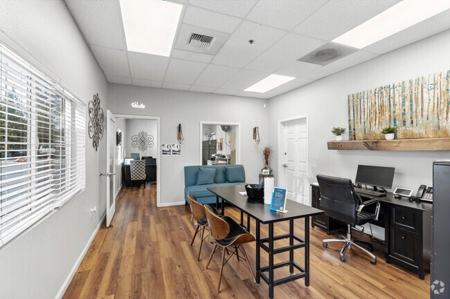 Casa club y oficina de arrendamiento - Sawmill Heights