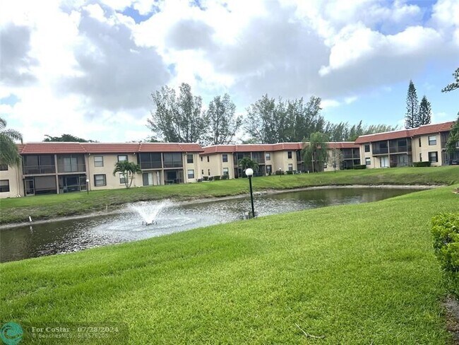 Building Photo - 21915 Lake Forest Cir