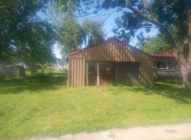 Foto del edificio - Now Available! - $390 Month / $500 Down