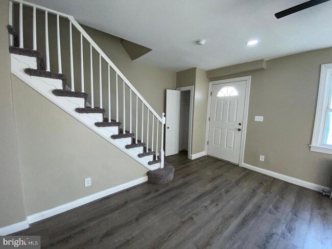 Building Photo - 41 N Kossuth St