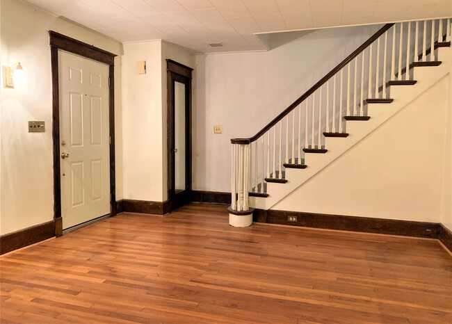 Living room - 802 Fordham Ave