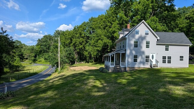 Building Photo - 1222 Stafford Rd