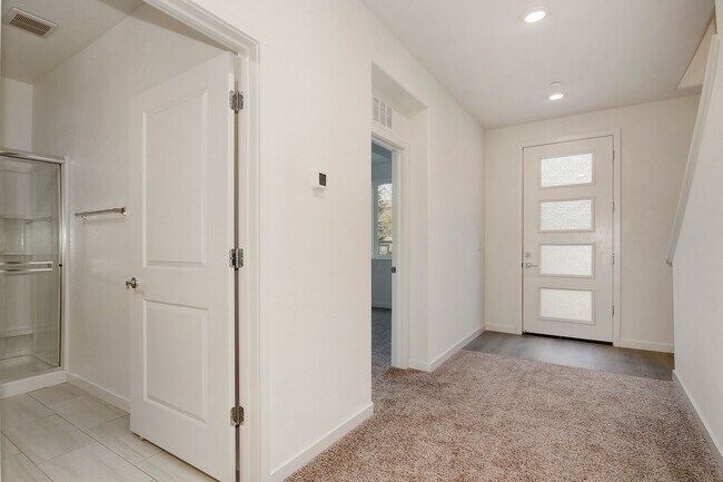 Foto del edificio - Gorgeous 4 Bedroom 3.5 bath home