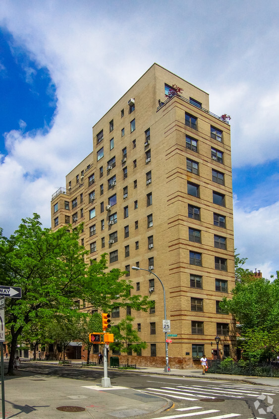 Primary Photo - 180 W Houston St