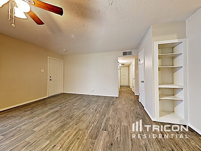 Building Photo - 5712 N 63rd Dr
