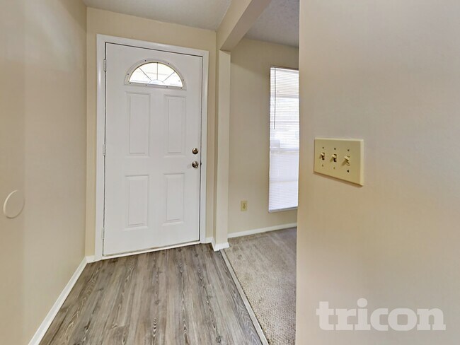 Building Photo - 1227 Cimmaron Dr