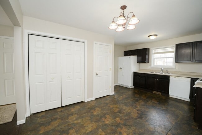 Building Photo - 693 Dearborn Rd