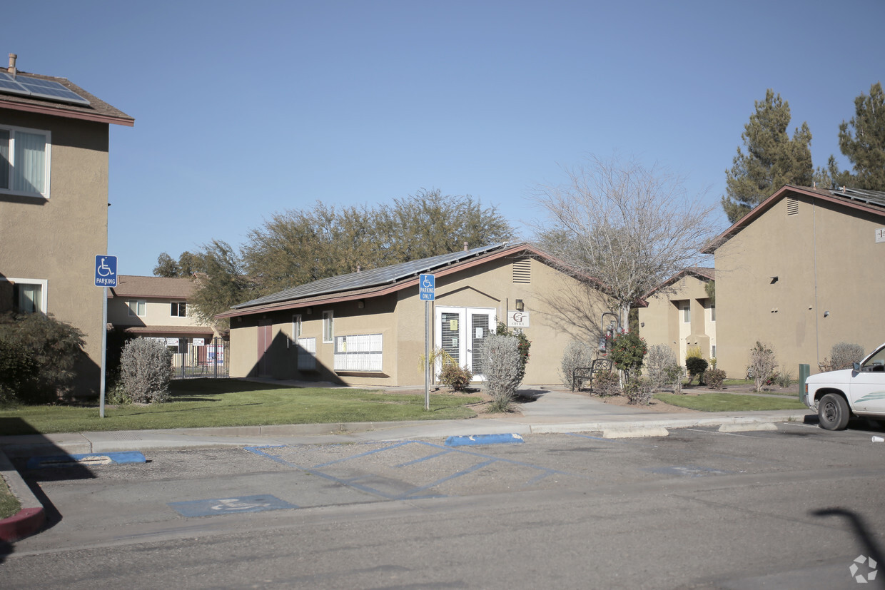 Primary Photo - Desert Breeze Villas