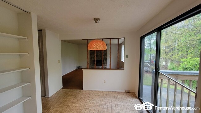 Building Photo - 1461 Silver Lake Dr