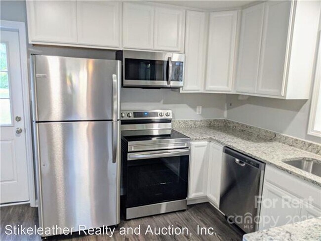 Building Photo - 2 br, 1 bath House - 254 W McNeely Avenue